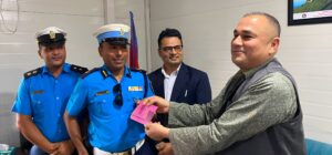 बिनाहेलमेट बुलेट चलाएका मुख्यमन्त्री शाहलाई ५ सय जरिवाना