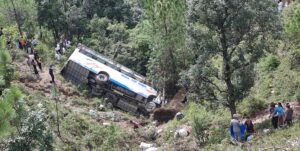 बैतडीमा बस दुर्घटना हुँदा १७ जना घाइते