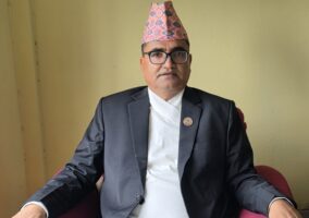 मुख्यमन्त्री भट्टले विश्वासको मत लिदै