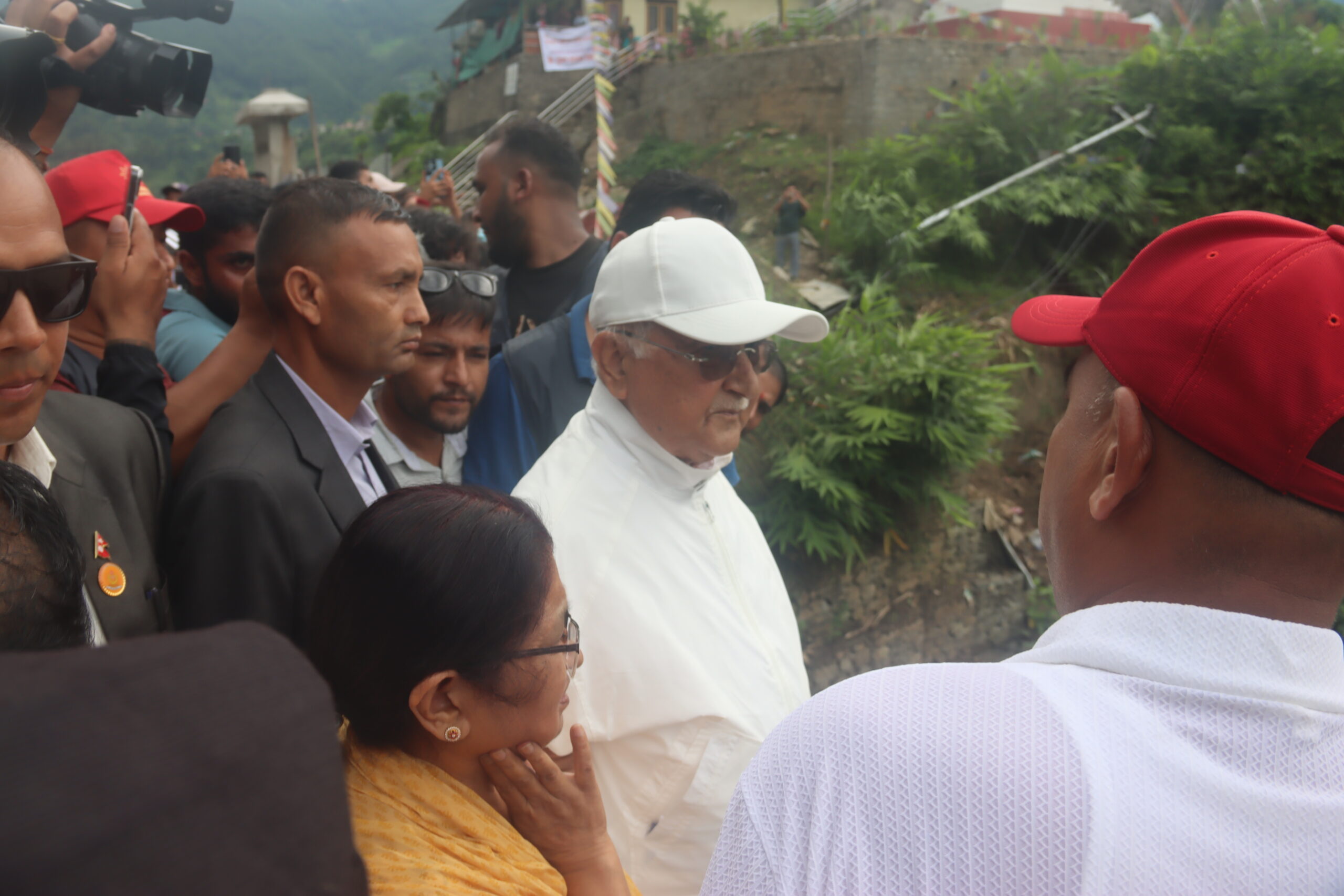 एमाले अध्यक्ष ओली बाढी प्रभावित क्षेत्रमा