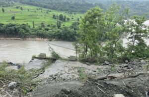 पृथ्वी राजमार्ग अवरुद्ध : पर्यटक बस सञ्चालनमा समस्या