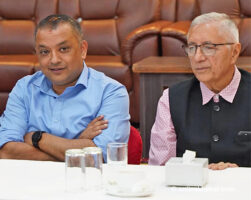 सभापति थापा र नेता डा कोइरालाबीच भेटवार्ता