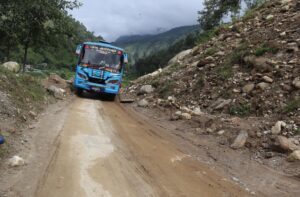 पहिराले साँफे–मार्तडी सडकखण्ड अवरुद्ध